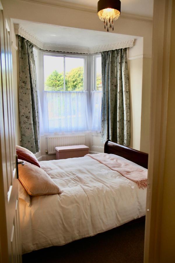Mostyn Villa Free Private Parking Лландидно Екстер'єр фото