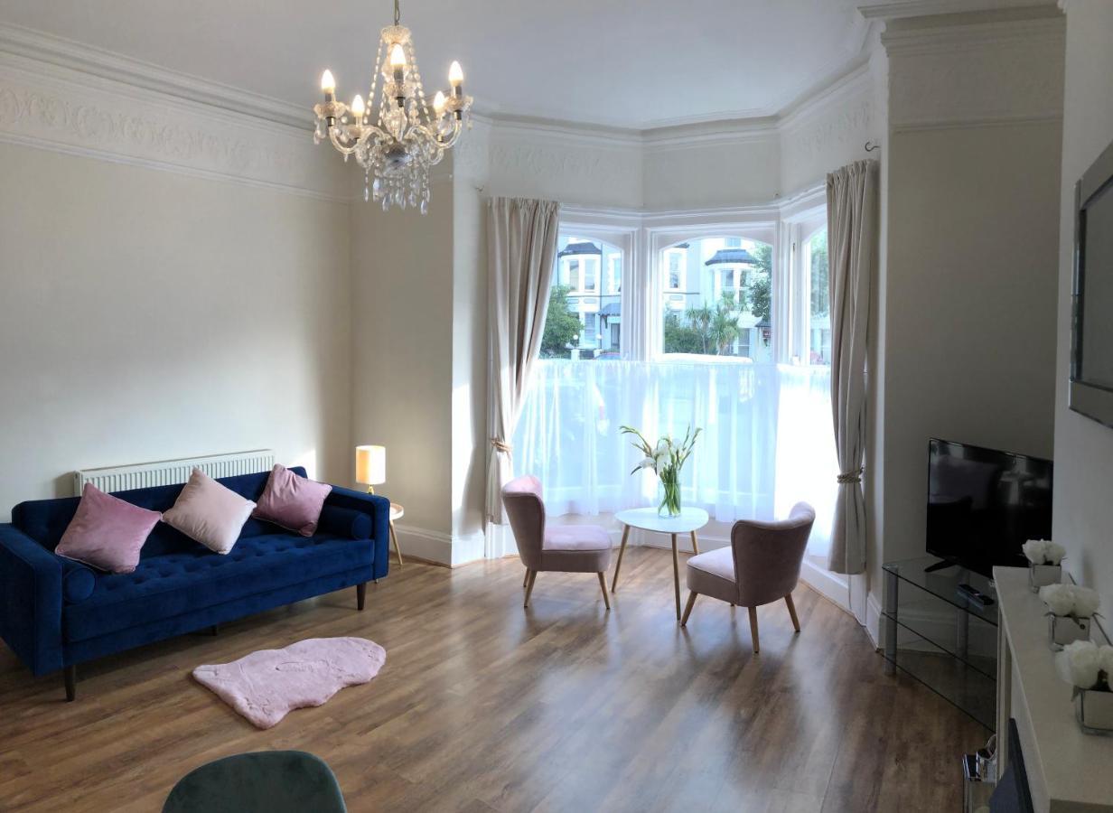 Mostyn Villa Free Private Parking Лландидно Екстер'єр фото